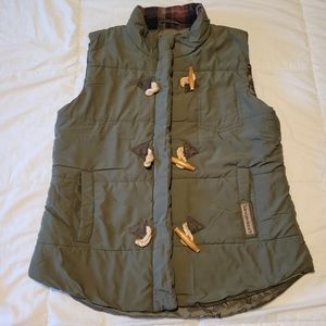 Legendary Whitetails Women's Quilted Toggle Puffer Vest- size Medium.